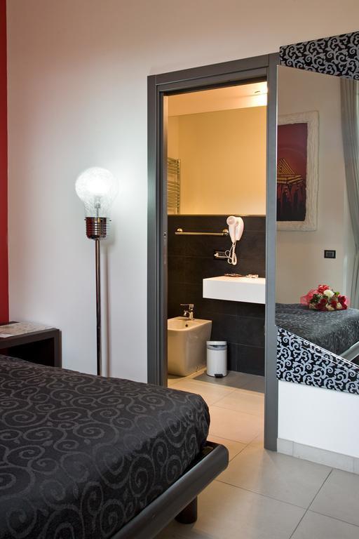 Crossing Roma 1 Hotel ภายนอก รูปภาพ