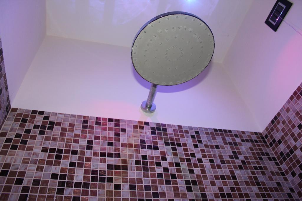 Crossing Roma 1 Hotel ภายนอก รูปภาพ